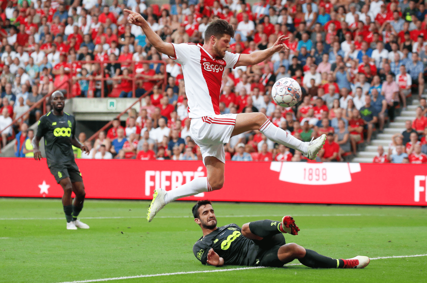 九游网页版入口-赛后荷甲传出新动向，莱比锡迎来里程碑，管理层表态：气氛紧张，资深球员宣示担当的简单介绍